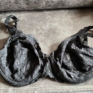 Newish bra black/lace-underwire 42DD
